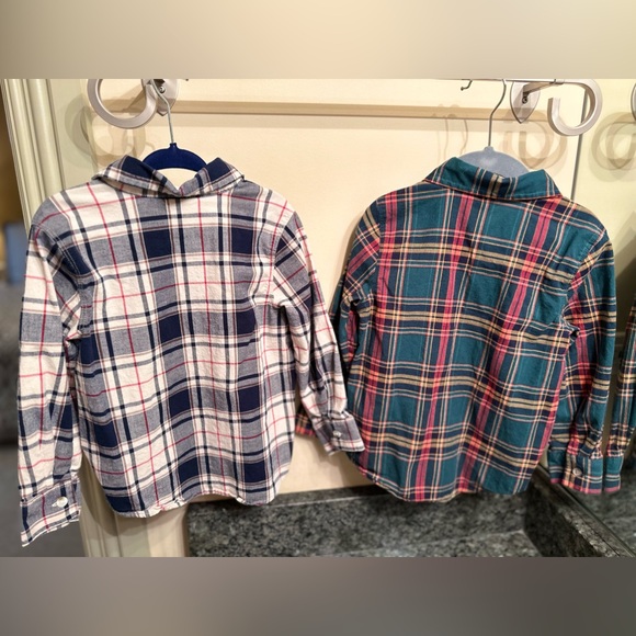 Set of 2 Old Navy Boys Button Down Shirts-4T - Picture 3 of 3